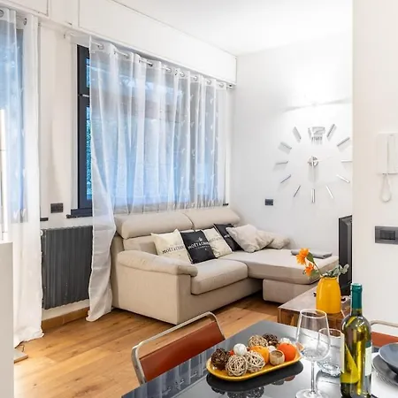 Design I Steps From Fair & Metro Apartament Mediolan