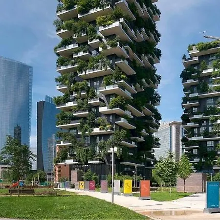 Design I Steps From Fair & Metro * Milan