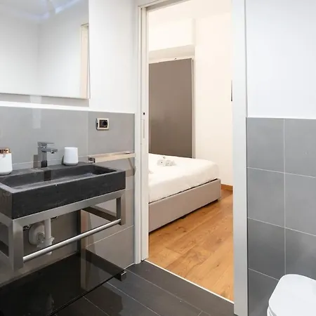 Design I Steps From Fair & Metro Milano