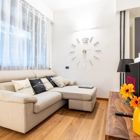 Appartamento Design I Steps From Fair & Metro Milano